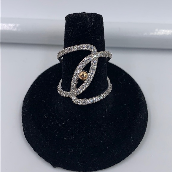 Beautiful ring - Picture 2 of 4